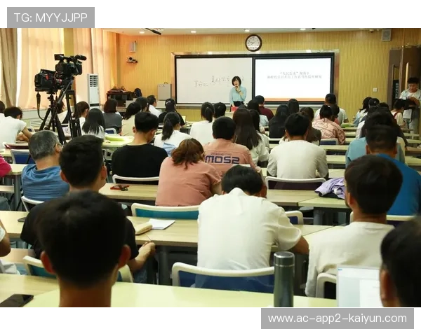 琑队如何完善青训导师的职业激励与培训体系，指导培养青年教师的措施